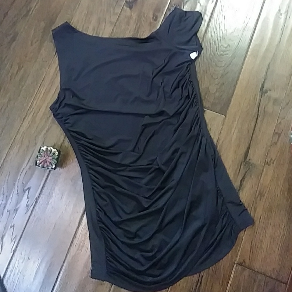 🌸🌼Vince Camuto top